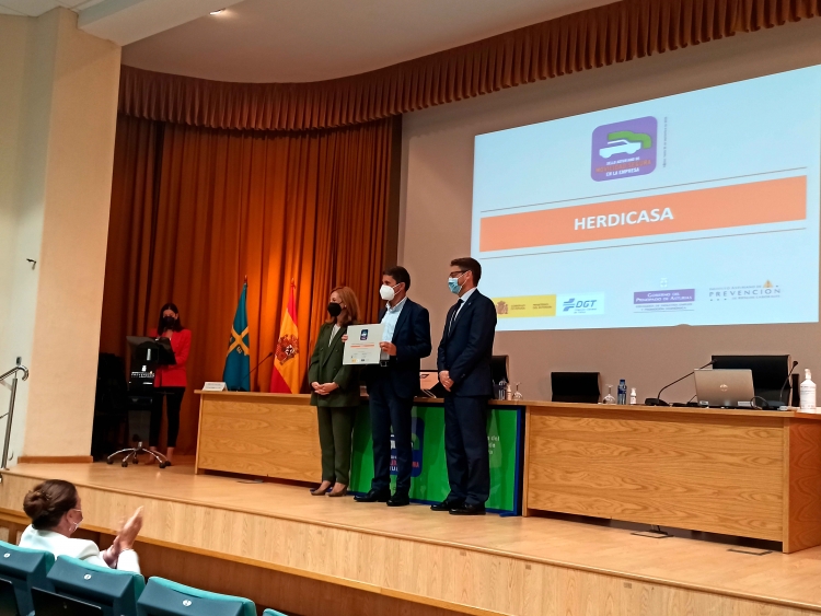 HERDICASA, del Grupo Díaz Carbajosa, reciben el sello asturiano de movilidad segura por su compromiso con la seguridad vial laboral