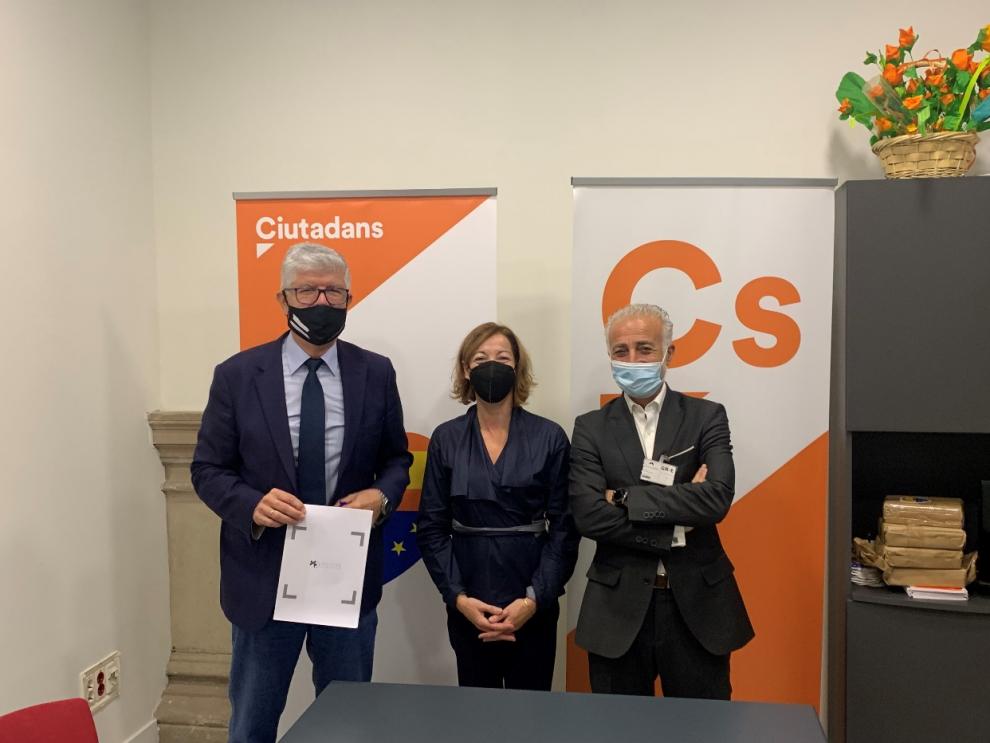 Albert Sola y Susana Murciano junto a Matías Alonso