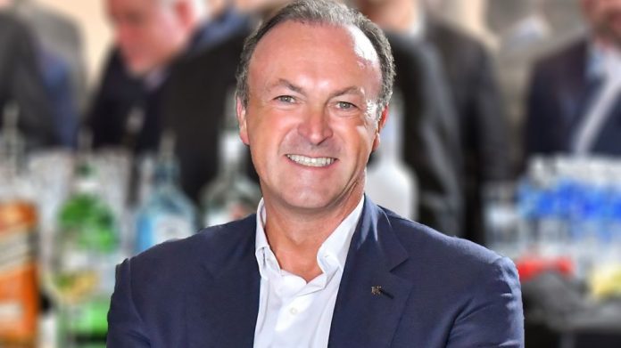 Simon Thomas, propietario del Hippodrome Casino de Londres respalda el cambio de fecha de ICE London