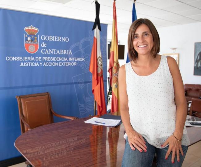 La Ilustrísima Señora PAULA FERNÁNDEZ, Consejera de Presidencia del Gobierno de Cantabria, miembro del Jurado