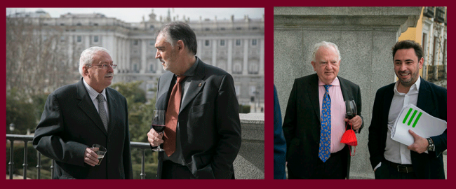 A la izquierda, Joaquín Leguina departe con Agustín Gastaminza Oiz de la Polícia Foral de Navarra; Fernando Fernández de Troconiz junto a Enric Sanahuja