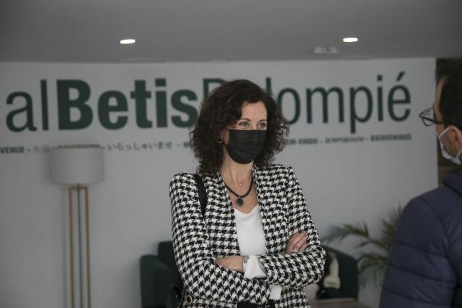 GALERÍA DE FOTOS de una de las charlas del programa que ha ofrecido Pedro García Aguado a la cantera del Real Betis dentro del Proyecto FES