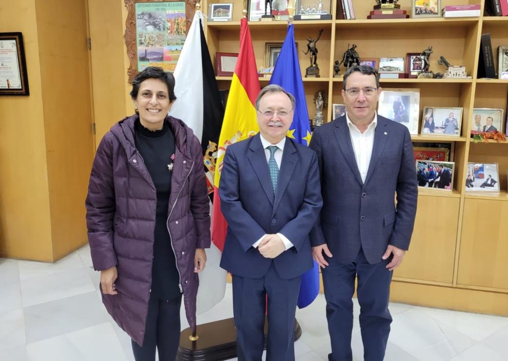 De izquierda a derecha: Kissy Chandiramani, Consejera de Hacienda de Ceuta; Juan Jesús Vivas, Presidente de Ceuta; Jorge Hinojosa, Director General de Jdigital