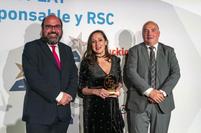 VÍDEO María José Gallardo recibe el Premio honorífico en los Premios INFOPLAY al Juego Responsable y RSC y emociona al Teatro Real con sus palabras: “Celebremos el presente y construyamos el futuro”