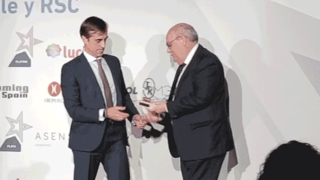 VÍDEO Eugenio Javier Gómez Sánchez-Biezma recibe la Mención de honor entregada por el presidente de E-GAMING SPAIN Antonio Durán