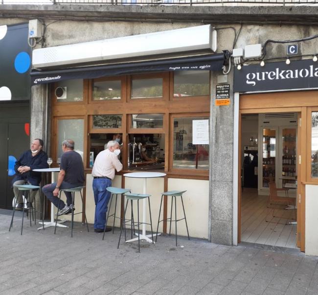 Carlos Abad abre un bar anti-COVID en Azitain