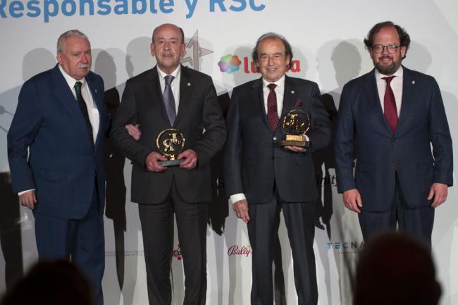 Ángel y José Antonio Díaz Carbajosa junto a Joaquín Leguina y Luis Miguel Torres en la gala de los Premios INFOPLAY al Juego Responsable y RSC