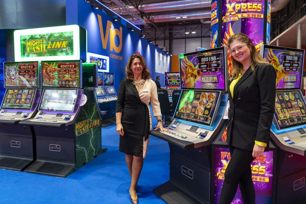 Su Salón ya puede ser PREMIUM con la máquina de casino adaptada de ARISTOCRAT:
Fortune Xpress Link