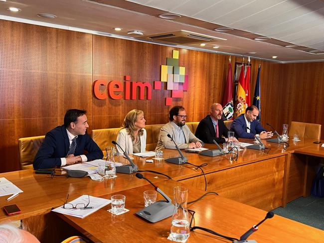 Luis Miguel Torres se compromete a trabajar por la defensa de la libertad de empresa ante la Asamblea de ASEJU