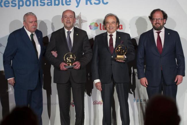 José Antonio Díaz Carbajosa y, su hermano, Ángel Díaz Carbajosa en la recogida de su premio el pasado mes de marzo