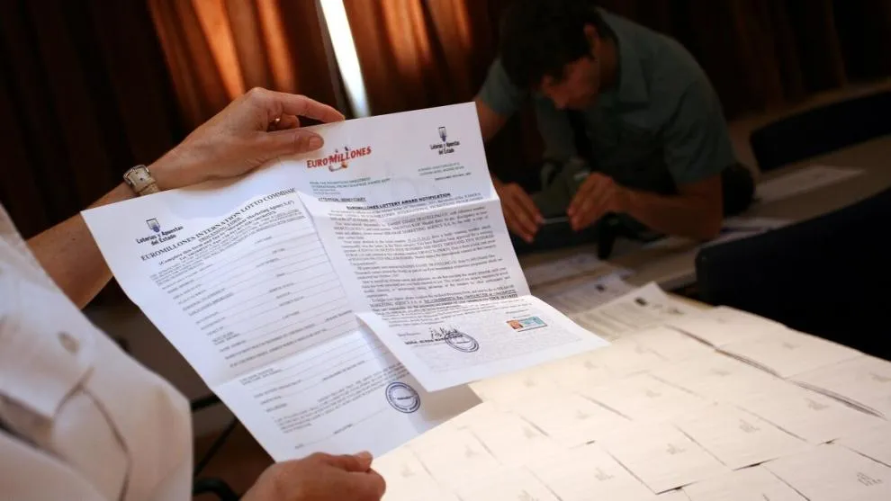 La Guardia Civil alerta de un timo a destinatarios que reciben cartas físicas con un logo similar al de SELAE