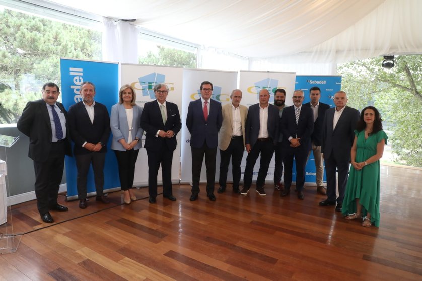  Luckia con Antonio Garamendi en el encuentro del Consejo Asesor de la Confederación de Empresarios de Galicia