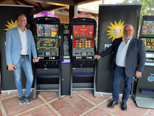 Merkur Dosniha deslumbra a los asistentes de la cena de verano de ACORDJOC con Solar Link y Merkur Multi Selection Twin (Fotos)