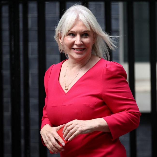 Nadine Dorries, secretaria de Cultura
