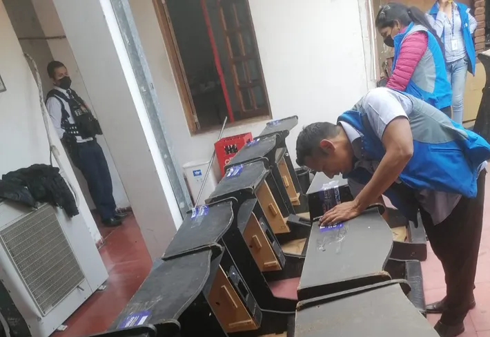 Un Letrero de cirujano falso escondía una casa de juego ilegal en Bolivia