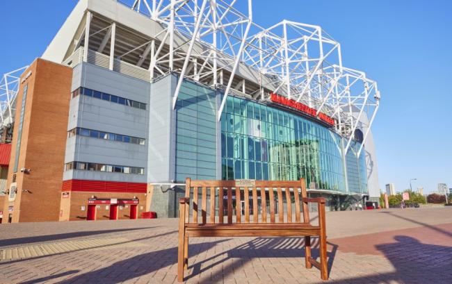 Paddy Power erects commemorative wooden bench in honour of Cristiano Ronaldo