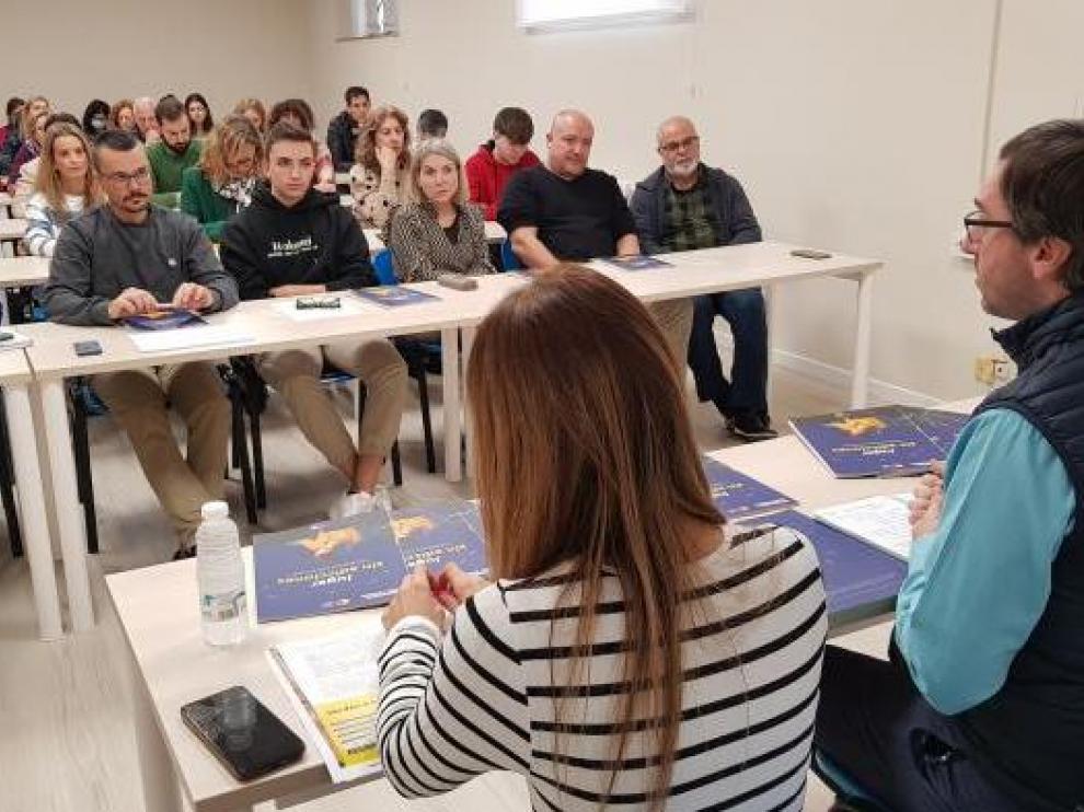 El Instituto Aragonés de la Juventud pondrá en marcha en enero una asesoría para prevenir el juego online y el uso abusivo de las pantallas