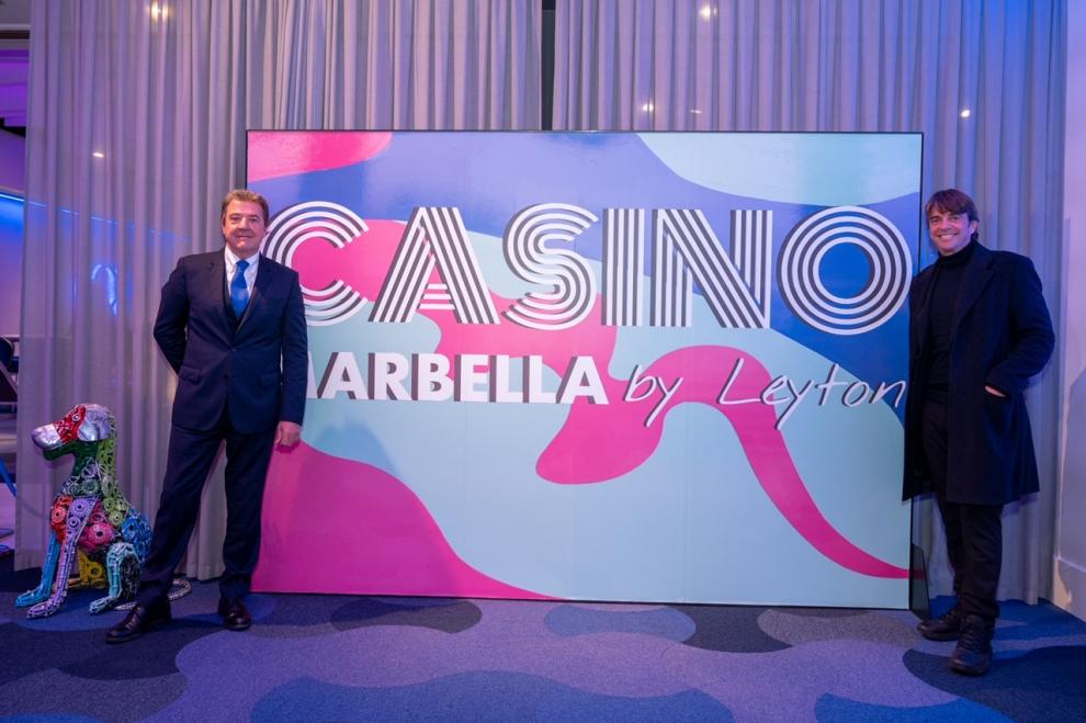 Casino Marbella se llena de energía con el arte de Curro Leyton
