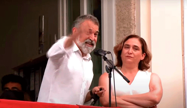 Ada Colau entra en una desesperada campaña electoral con la industria del juego como obsesiva e inútil batalla
