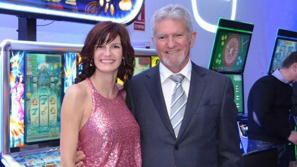 Juan Lao, con su hija Vanesa, en una imagen de La Opinión de Almería.