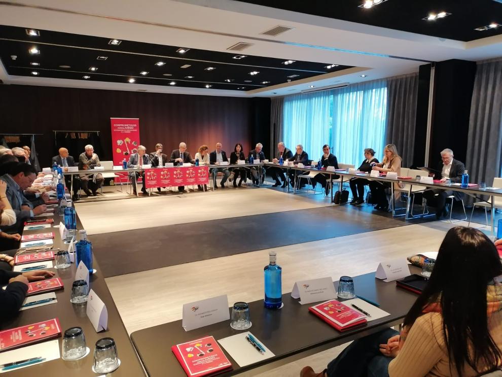 Mikel Arana, Aitor Uriarte, Rafael Beneyto o José Ballesteros, entre los presentes deL II Encuentro con FEJAR