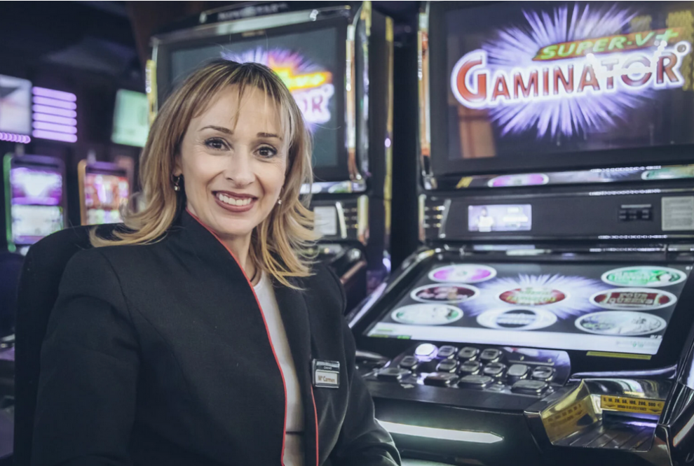 Maria del Camen Nova,  Jefa de Slots del Casino CIRSA VALENCIA: 