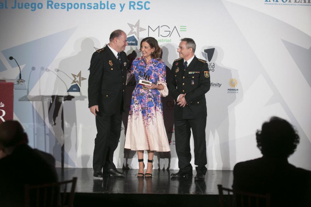 POLICÍA NACIONAL recoge el premio a INSTITUCIÓN MÁS COMPROMETIDA CON EL JUEGO RESPONSABLE: "Esta brigada os seguirá acompañando en el futuro dando protección y seguridad al sector"