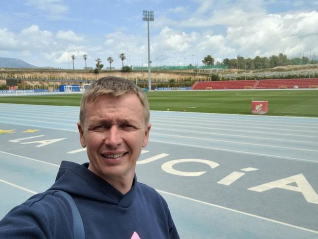 El entrenador Gennadii Zuiev en las instalaciones deportivas de La Nucía
