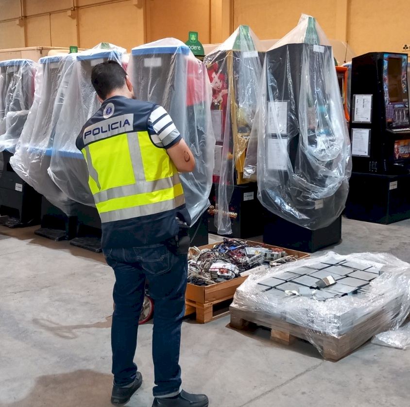 La Policía de la Generalitat Valenciana realiza 35.000 inspecciones en máquinas de bingos, salones de juego y casinos