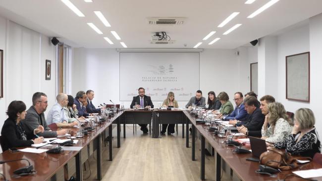 Reunión del Consejo de Juego de Navarra presidida por el consejero Javier Remírez y la directora general de Interior, Amparo López. 