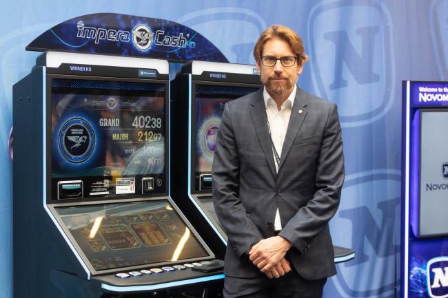 CALIDAD y ALTO RENDIMIENTO Bernhard Teuchmann nos cuenta en primera persona las SÚPER máquinas NOVOMATIC presentadas en el Expo Congreso Andaluz