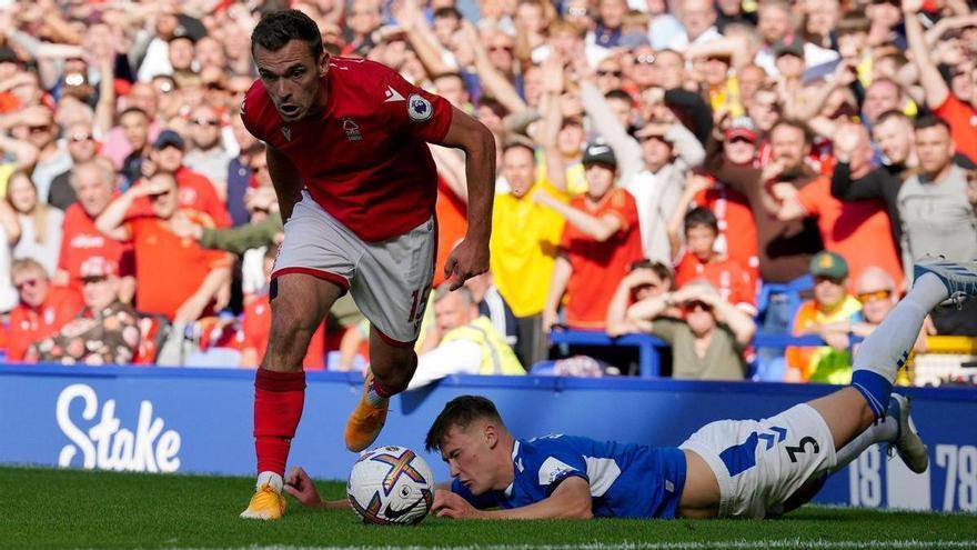 Un jugador del Nottingham Forest suspendido y multado por violación de las reglas de las Apuestas