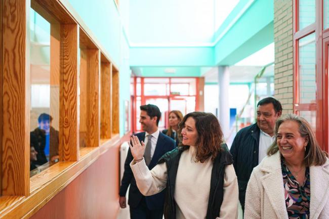 Díaz Ayuso anuncia un protocolo pionero en España para prevenir las adicciones a las pantallas de los alumnos VÍDEO