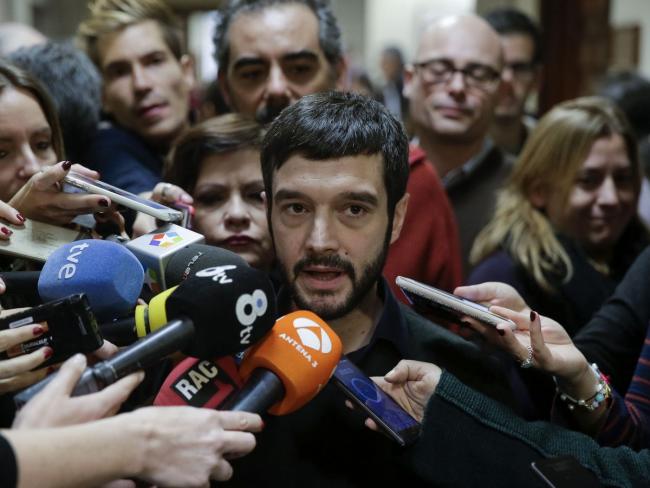 LES OFRECEMOS EL PERFIL del nuevo ministro de CONSUMO: Pablo Bustinduy, hijo de ministra socialista, políglota y brillante currículum académico