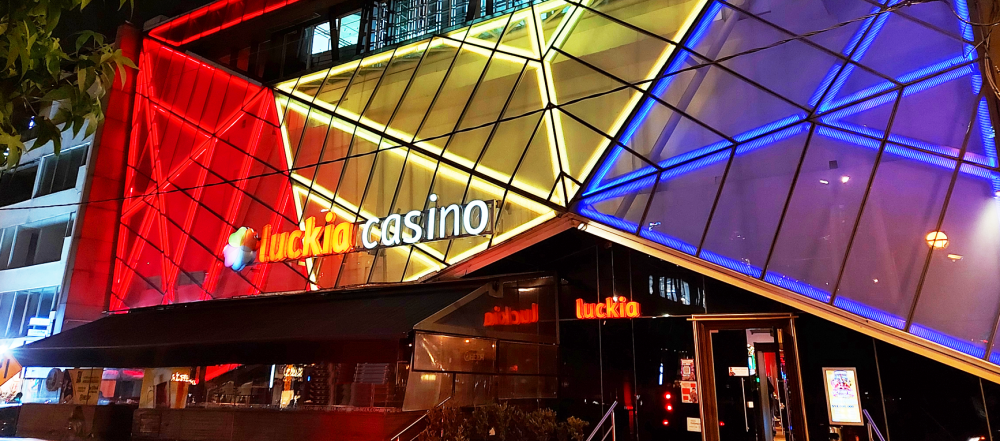 ENTREVISTA EXCLUSIVA con JOSÉ GONZÁLEZ FUENTES 
Un año de éxito global culmina con TRES CASINOS LUCKIA reconocidos como los Mejores del Mundo