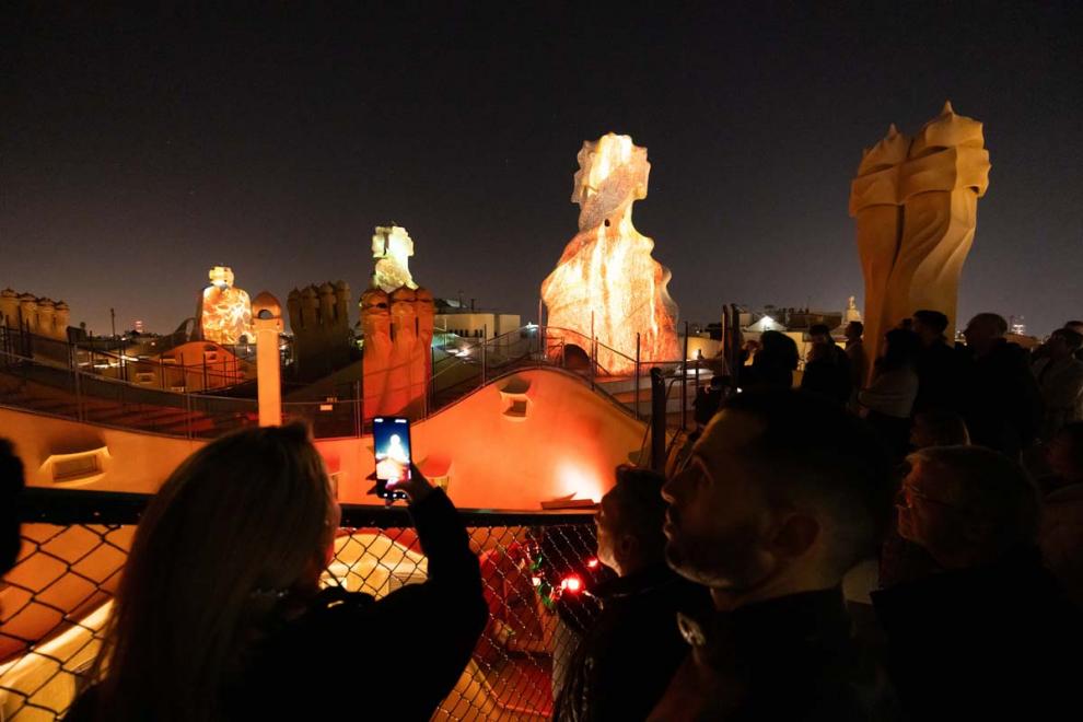 Luces, Arquitectura y Celebración: ACORDJOC deslumbra en su Evento de Navidad en "La Pedrera de Barcelona" GALERÍA DE FOTOS