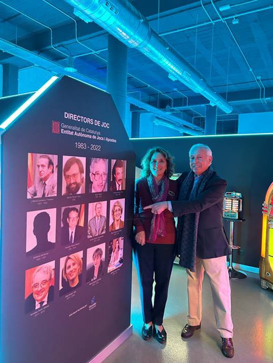 Una de las fotos que Jaume nos envió: aquí con la ex directora Mercè Claramunt que visitó el Museo Sanahuja el pasado marzo