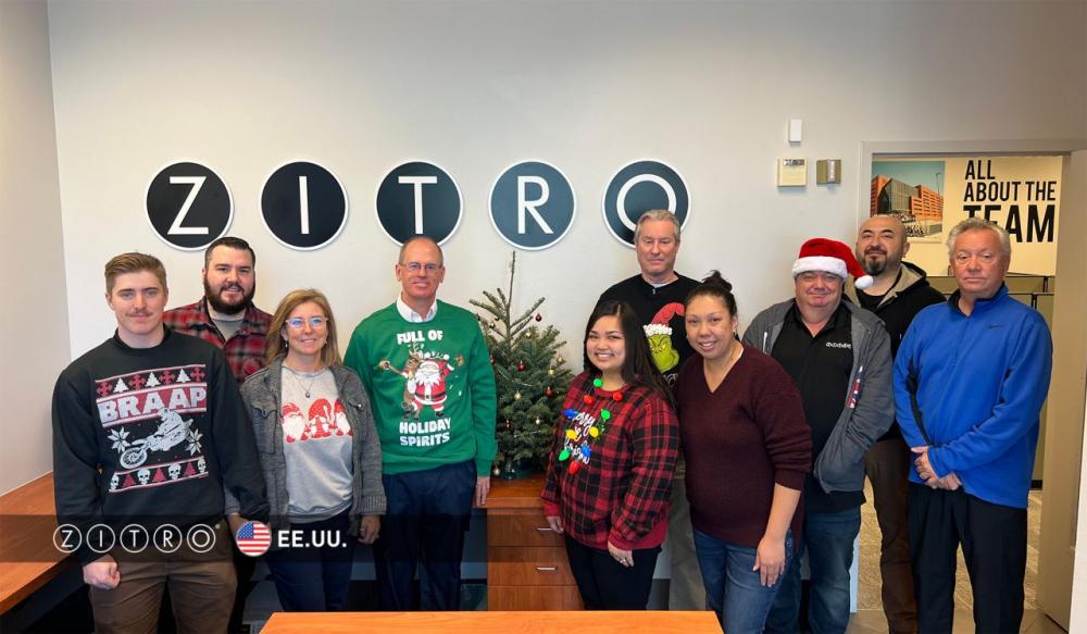 Zitro celebra el Día del 'Suéter Navideño Feo'
FOTOS