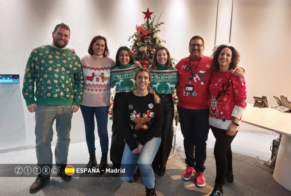 Zitro celebra el Día del 'Suéter Navideño Feo'
FOTOS