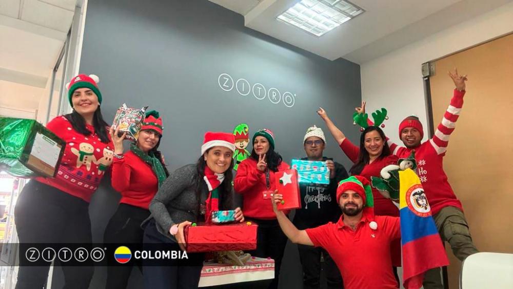 Zitro celebra el Día del 'Suéter Navideño Feo'
FOTOS