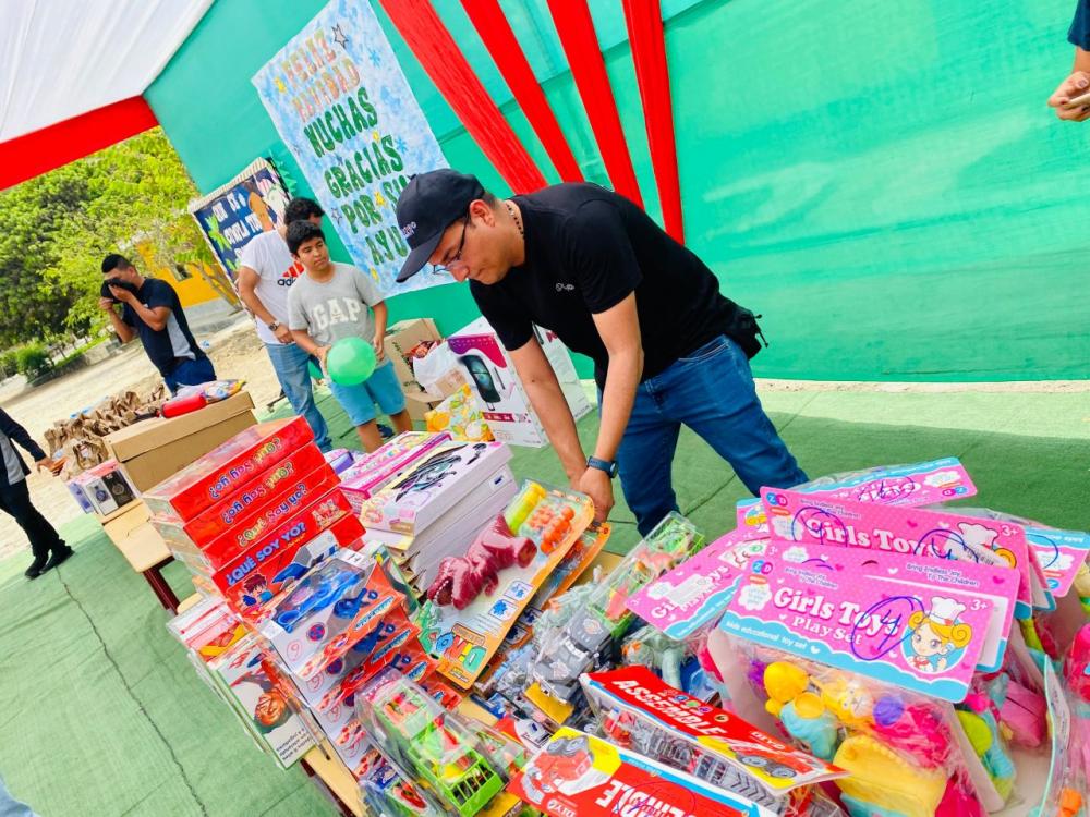 Zitro en Perú organiza una campaña solidaria de donación de juguetes
FOTOS
