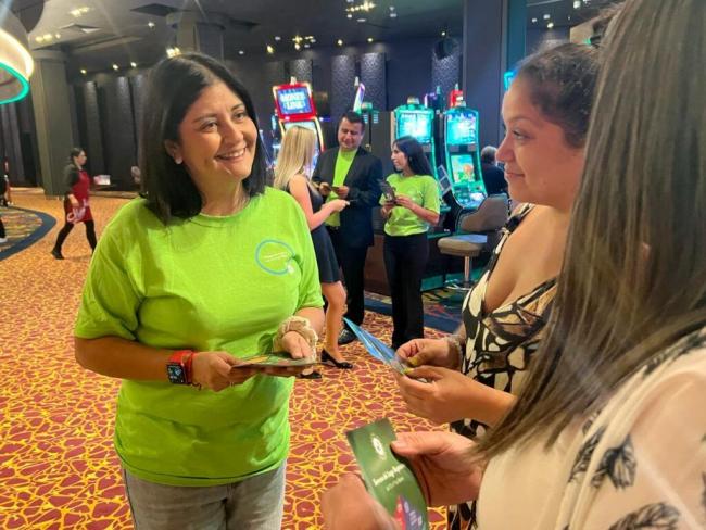 Casino Dreams se suma a las celebraciones del “Día Internacional del Juego Responsable” e ilumina de verde su frontis