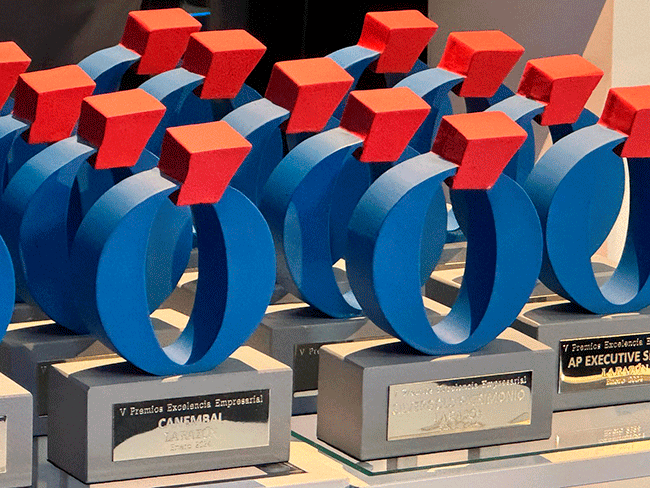 EN EXCLUSIVA
PRIMERAS FOTOS DEL PRESTIGIOSO PREMIO RECIBIDO POR MERKUR DOSNIHA EN LOS Premios Excelencia Empresarial DE LA RAZÓN