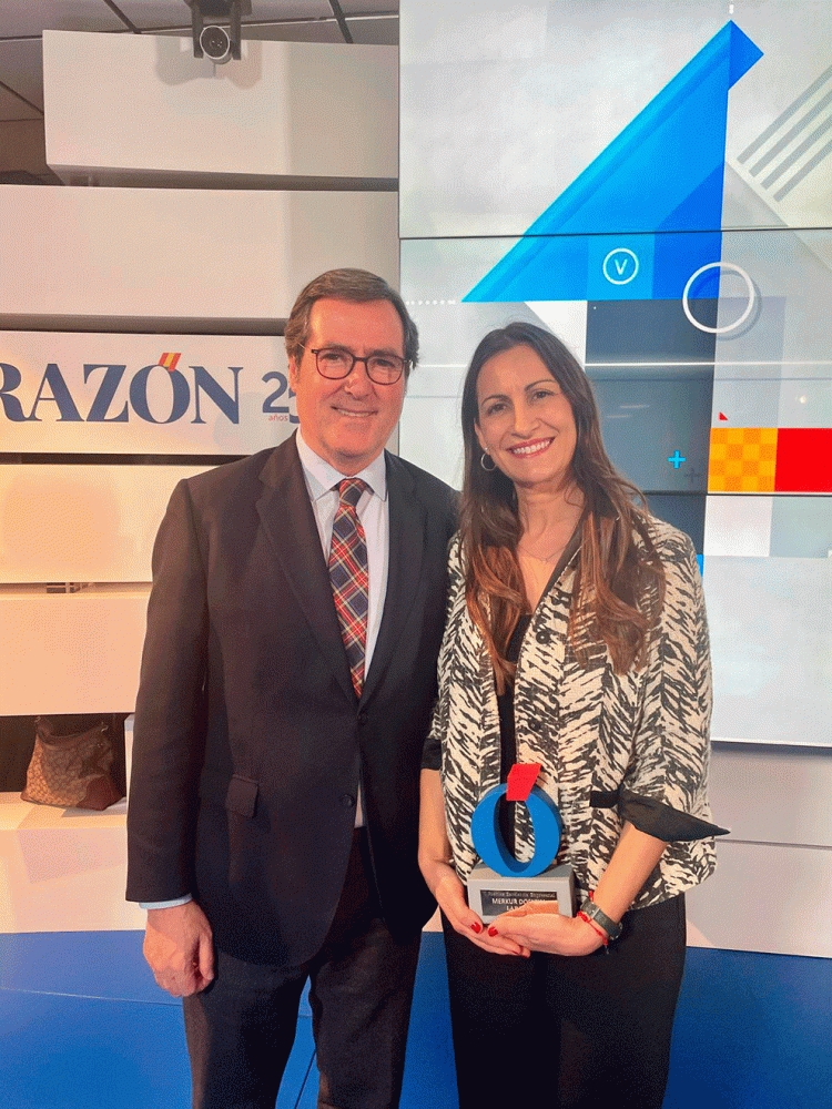 EN EXCLUSIVA
PRIMERAS FOTOS DEL PRESTIGIOSO PREMIO RECIBIDO POR MERKUR DOSNIHA EN LOS Premios Excelencia Empresarial DE LA RAZÓN