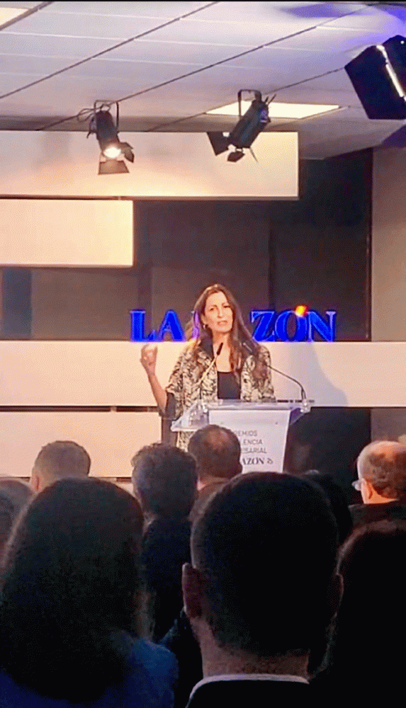 EN EXCLUSIVA
PRIMERAS FOTOS DEL PRESTIGIOSO PREMIO RECIBIDO POR MERKUR DOSNIHA EN LOS Premios Excelencia Empresarial DE LA RAZÓN