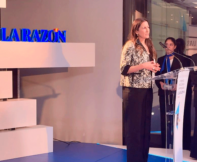 EN EXCLUSIVA
PRIMERAS FOTOS DEL PRESTIGIOSO PREMIO RECIBIDO POR MERKUR DOSNIHA EN LOS Premios Excelencia Empresarial DE LA RAZÓN