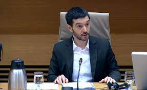 El ministro Bustinduy sigue soslayando el abordaje del problema de los RASCAS