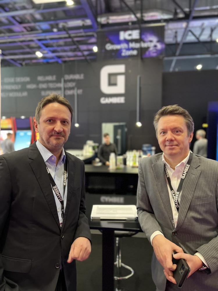 Gambee junto a EGASA celebran el éxito en ICE London