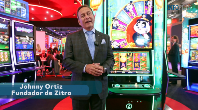 Johnny Ortiz despliega su magia en este vídeo EXCLUSIVO desde LONDRES para todos nuestros lectores