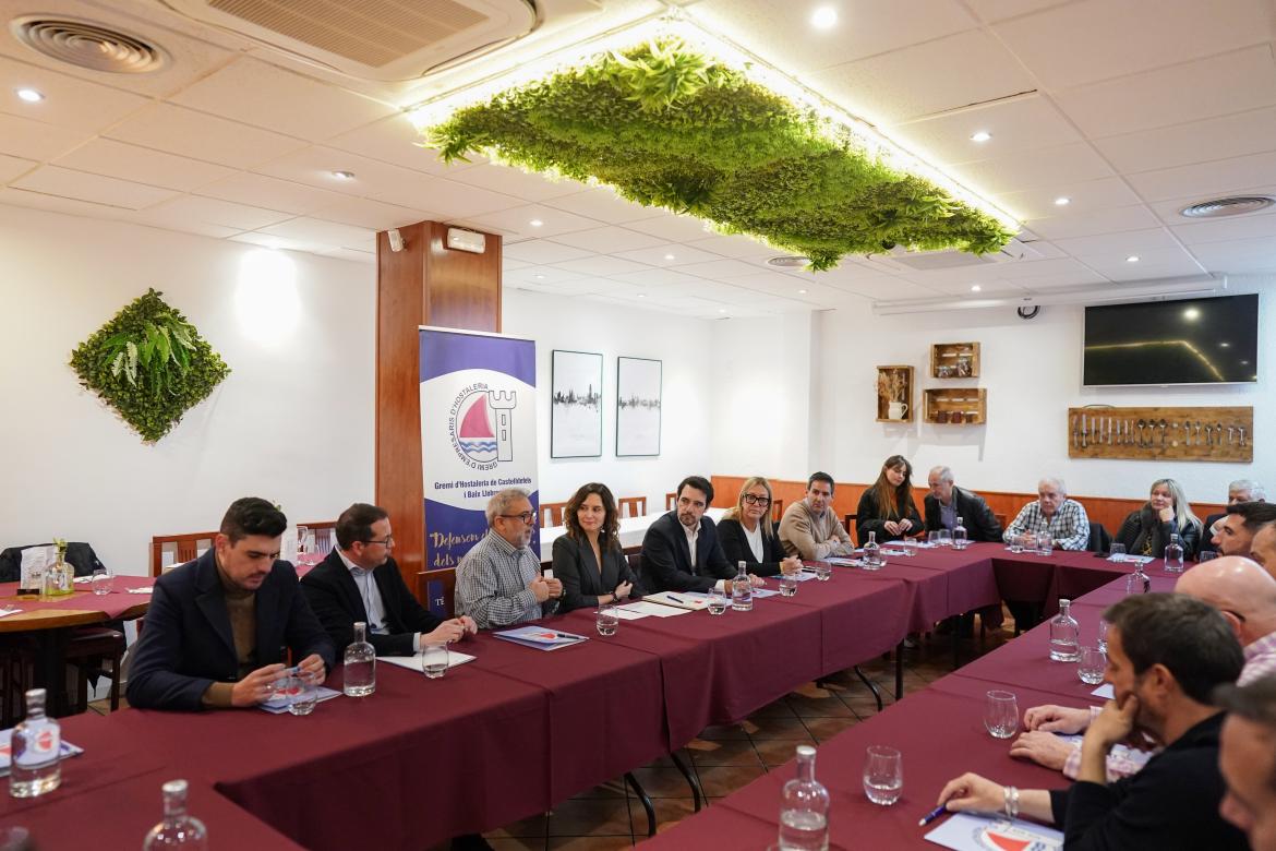 Díaz Ayuso apoya al sector de la hostelería con la defensa de la liberalización de horarios y la eliminación de trabas burocráticas